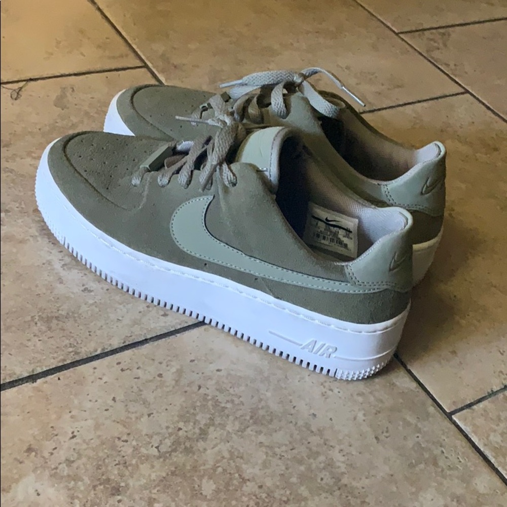 Women’s Nike Air Force 1 sage low Sneakers